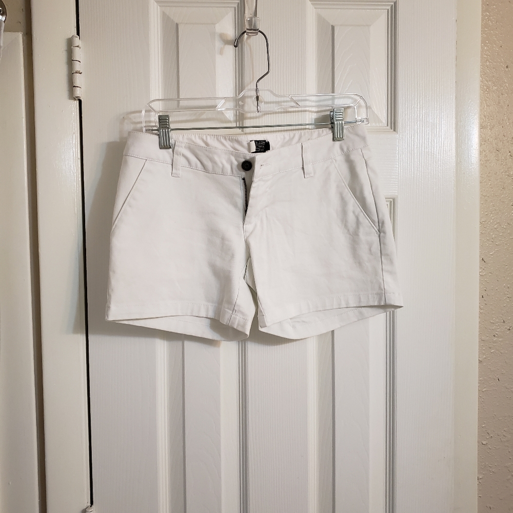Sz. 1 White Volcom Shorts